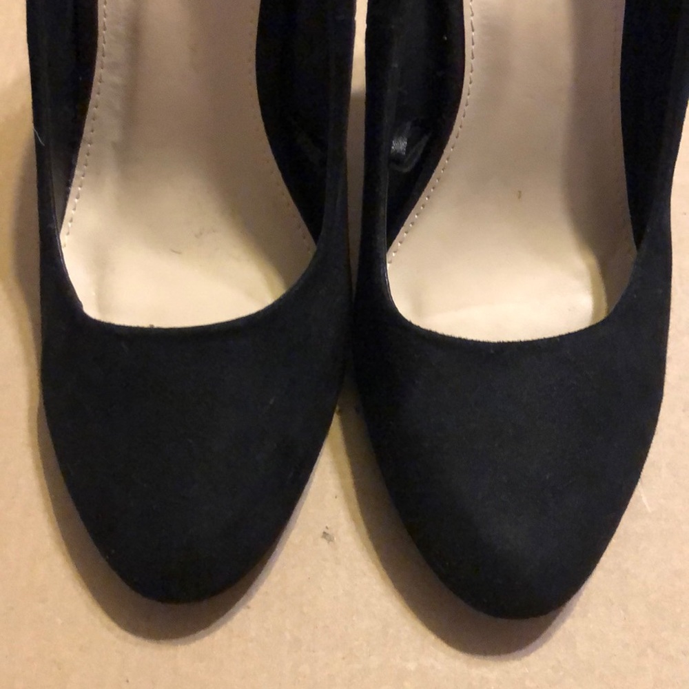 Black Rounded Heels - Picture 2 of 4
